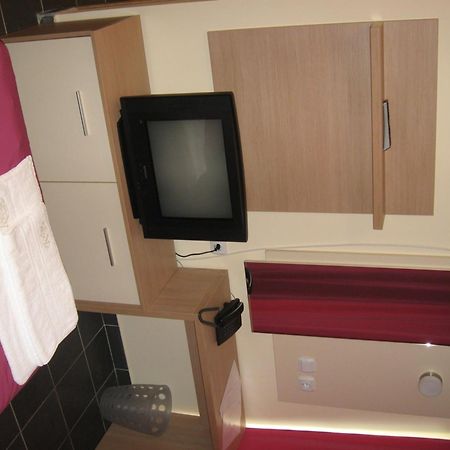 Hotel Relax Kovacica Экстерьер фото