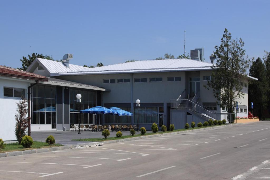 Hotel Relax Kovacica Экстерьер фото