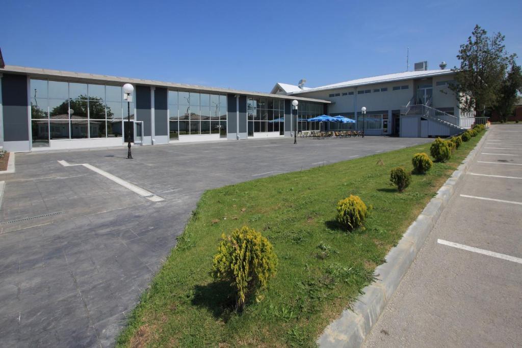 Hotel Relax Kovacica Экстерьер фото