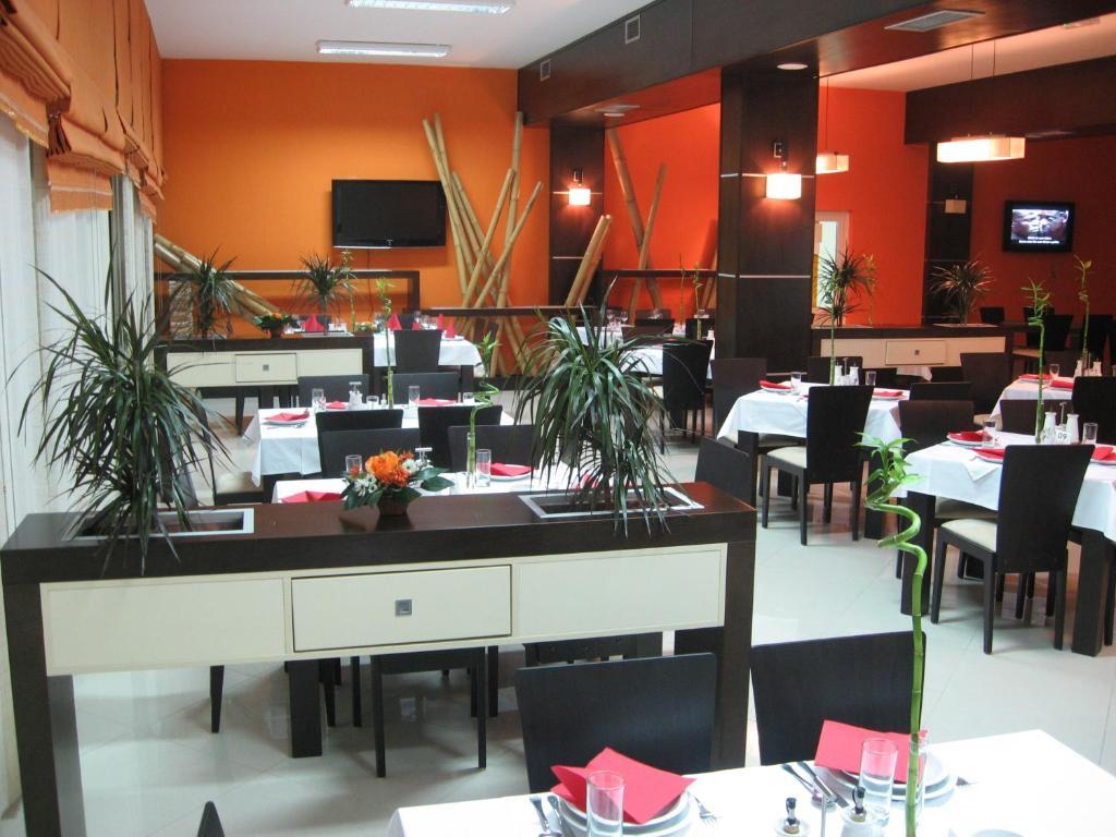 Hotel Relax Kovacica Экстерьер фото